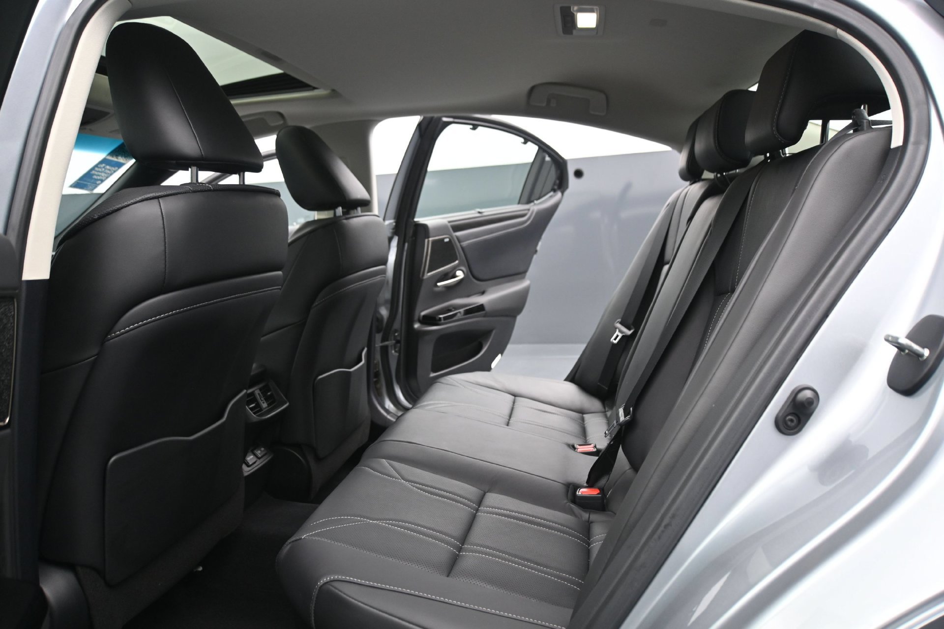 Used 2025 Lexus ES 300h FWD image 15