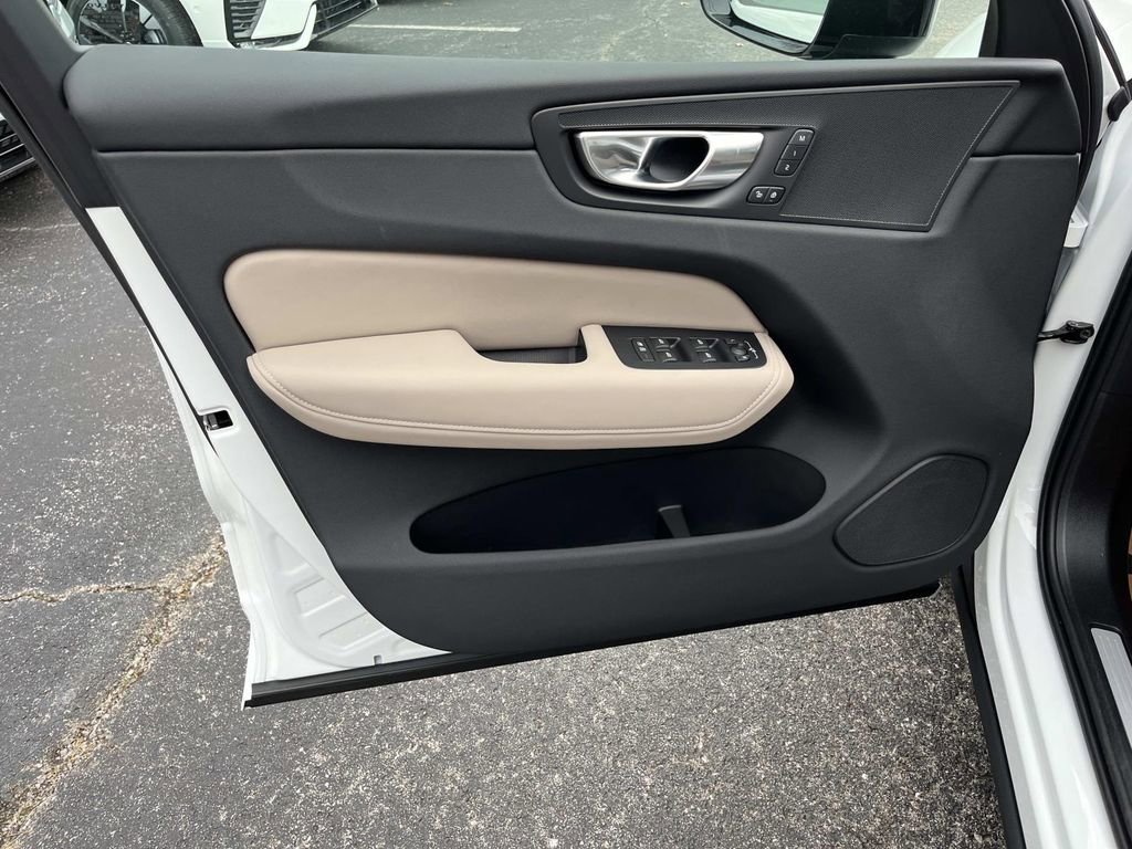 New 2026 Volvo XC60 B5 Core w/ Climate Package image 20