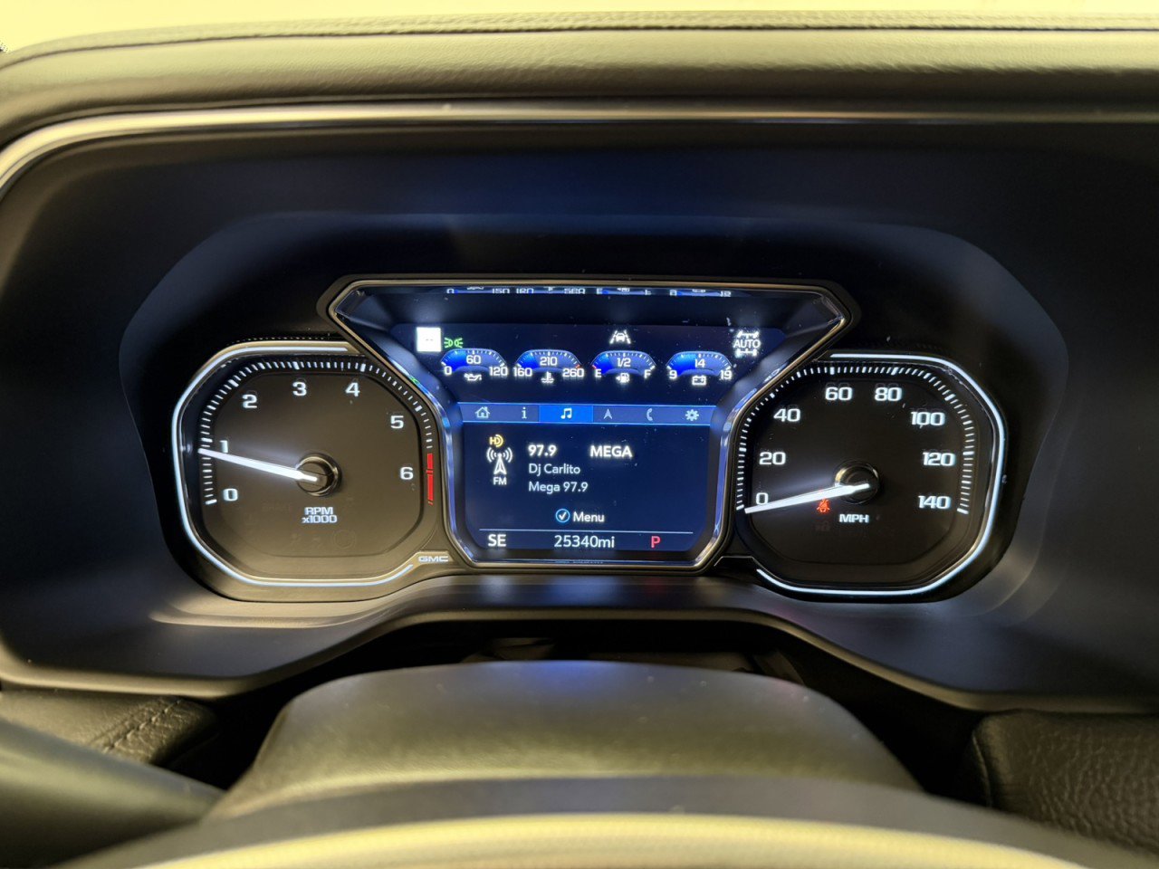 Used 2021 GMC Yukon XL Denali image 16