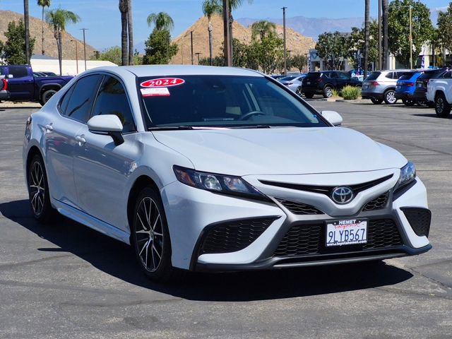Used 2024 Toyota Camry SE image 3