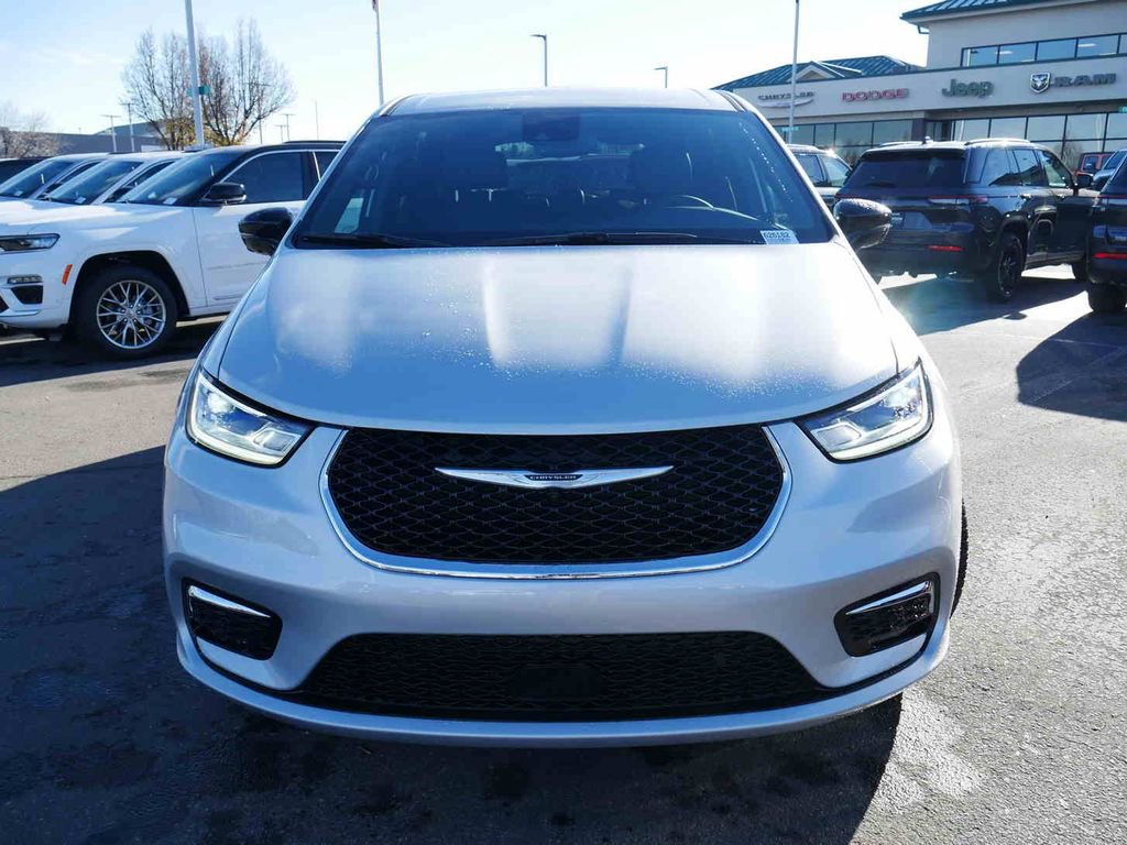 New 2026 Chrysler Pacifica Select video 2