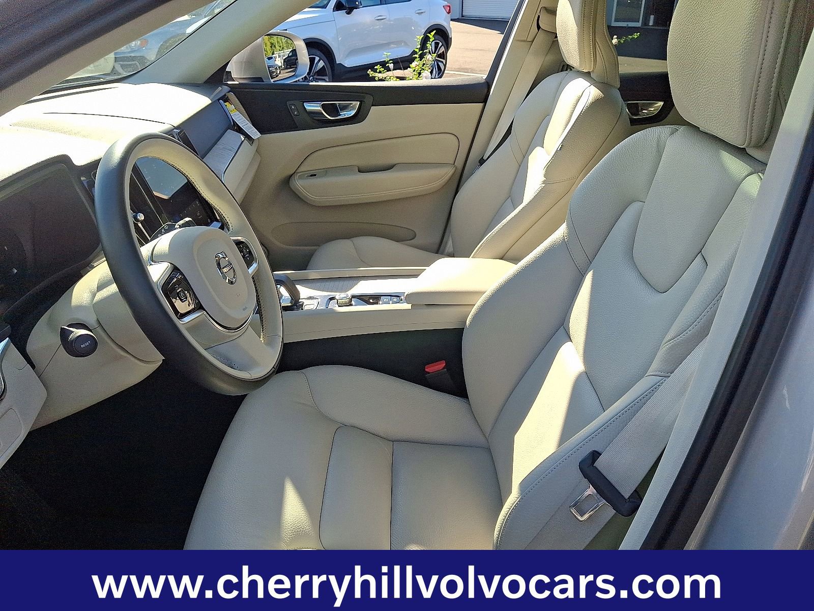 Certified 2023 Volvo XC60 B5 Plus w/ Climate Package image 13