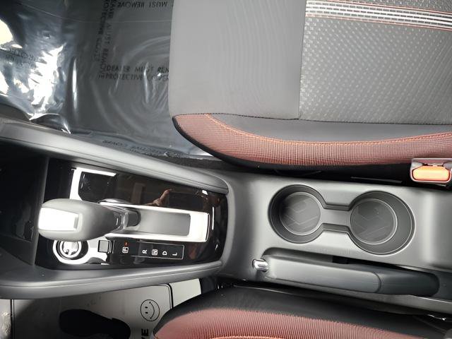 New 2025 Nissan Versa SR w/ Trunk Package FWD image 15