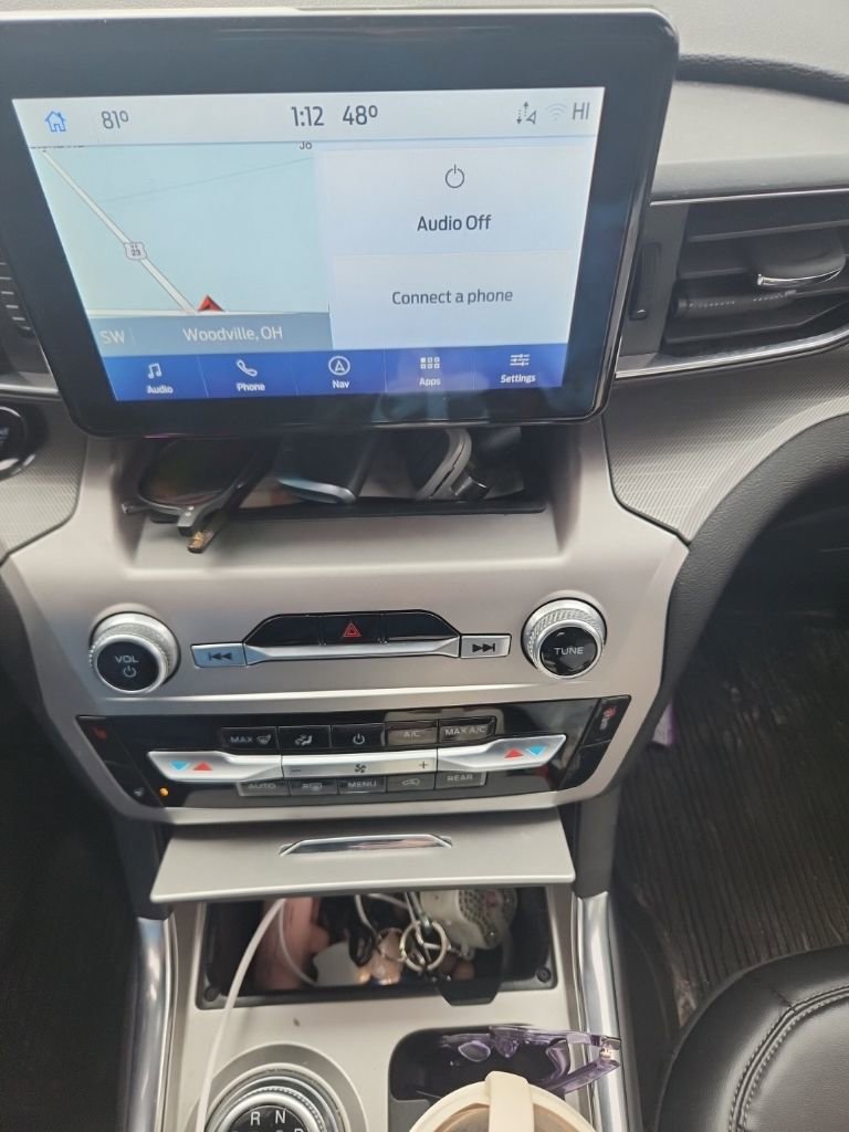 Used 2022 Ford Explorer XLT w/ Equipment Group 202A image 8