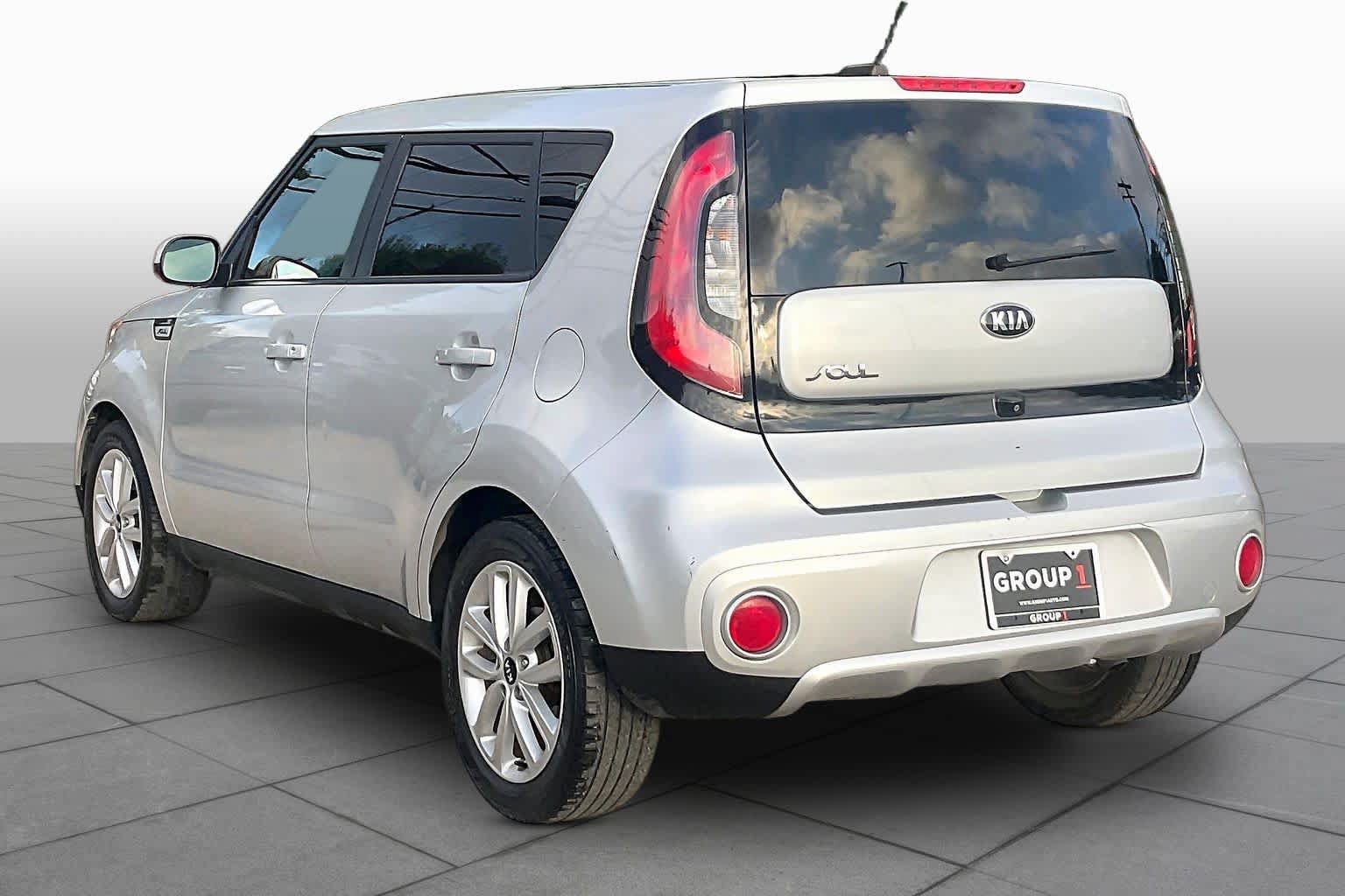 Used 2017 Kia Soul + FWD image 12