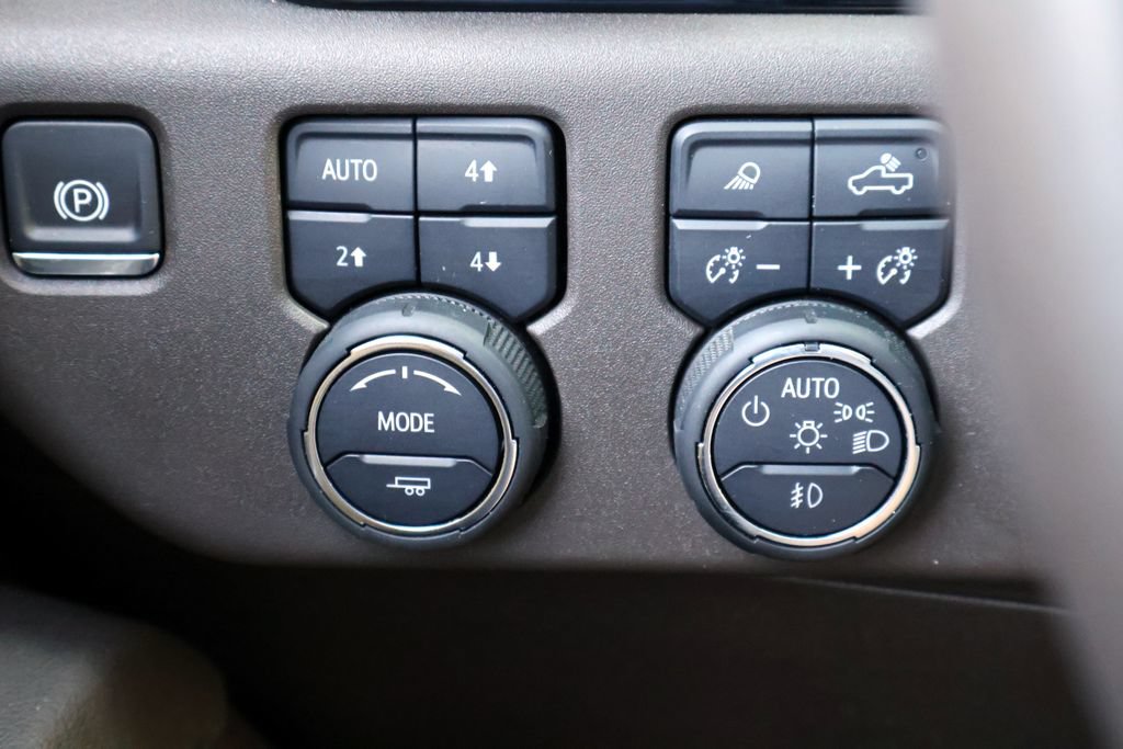 Used 2025 Chevrolet Silverado 1500 LTZ AWD/4WD image 31