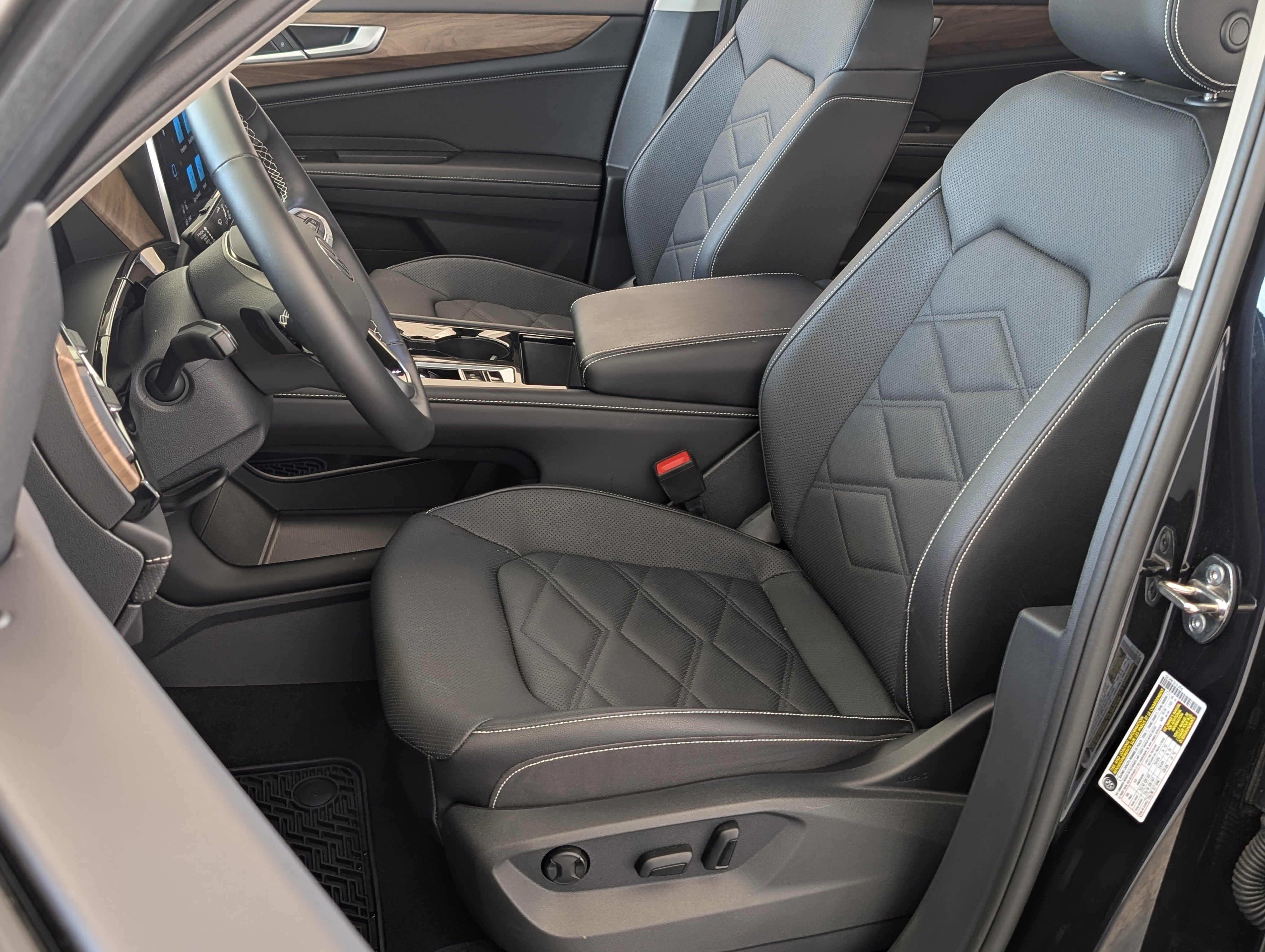 Used 2025 Volkswagen Atlas SE FWD image 16