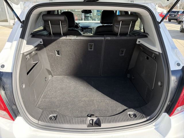 Used 2021 Chevrolet Trax LT w/ LT Convenience Package image 24