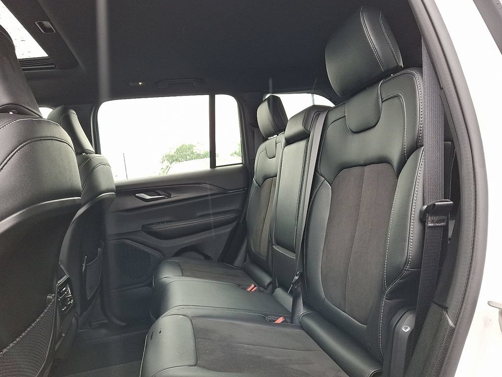 Certified 2023 Jeep Grand Cherokee Altitude AWD/4WD image 10