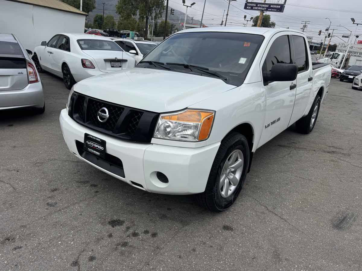 Used 2015 Nissan Titan S image 2