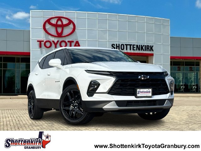 Used 2025 Chevrolet Blazer LT w/ LPO, Black Grille Bar Package