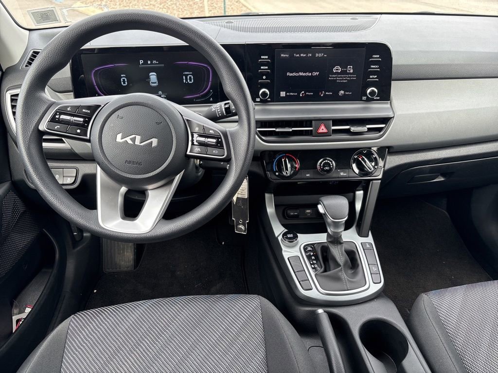 Certified 2025 Kia Seltos LX image 13