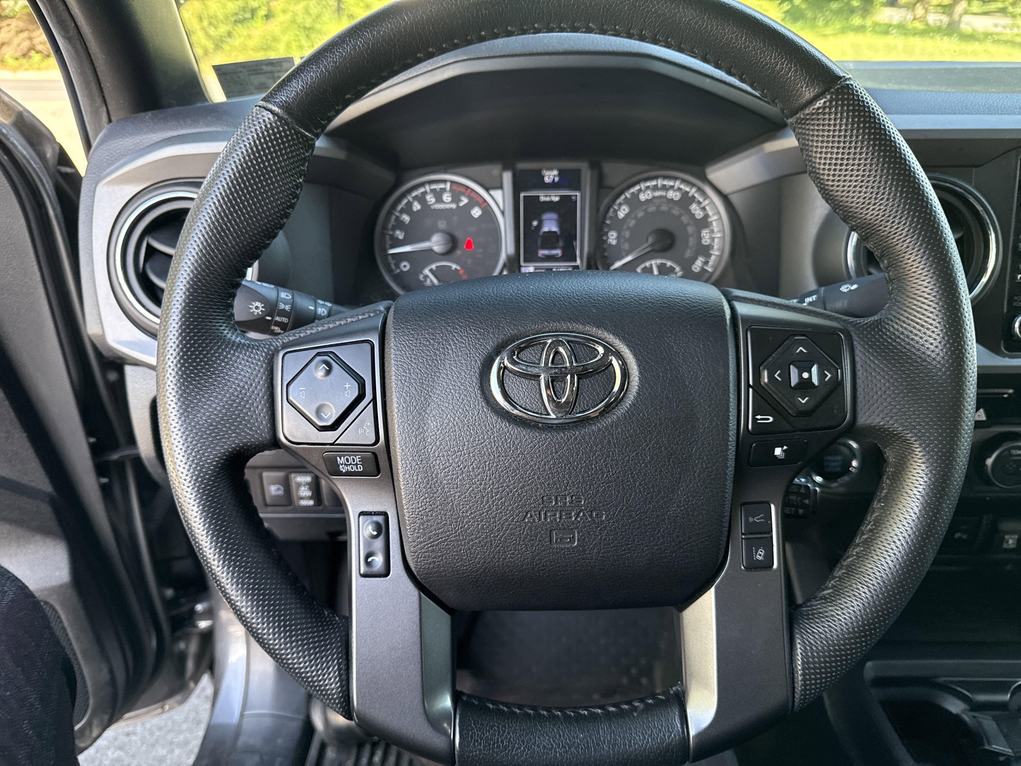 Used 2022 Toyota Tacoma TRD Off-Road w/ Technology Package image 17