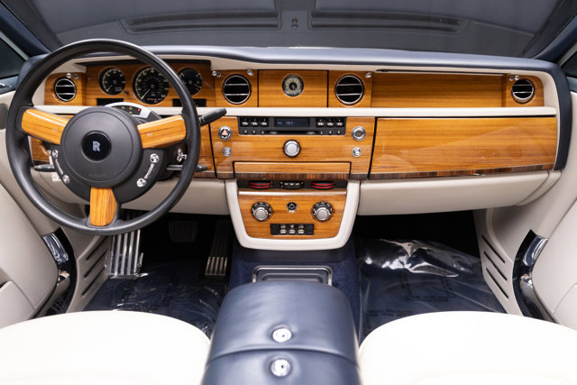Used 2010 Rolls-Royce Phantom Drophead Coupe image 3
