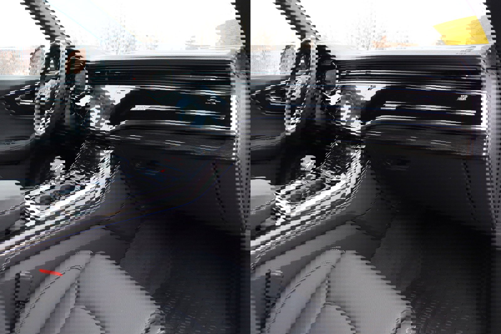 Used 2025 Audi Q8 Prestige w/ Prestige Package image 21