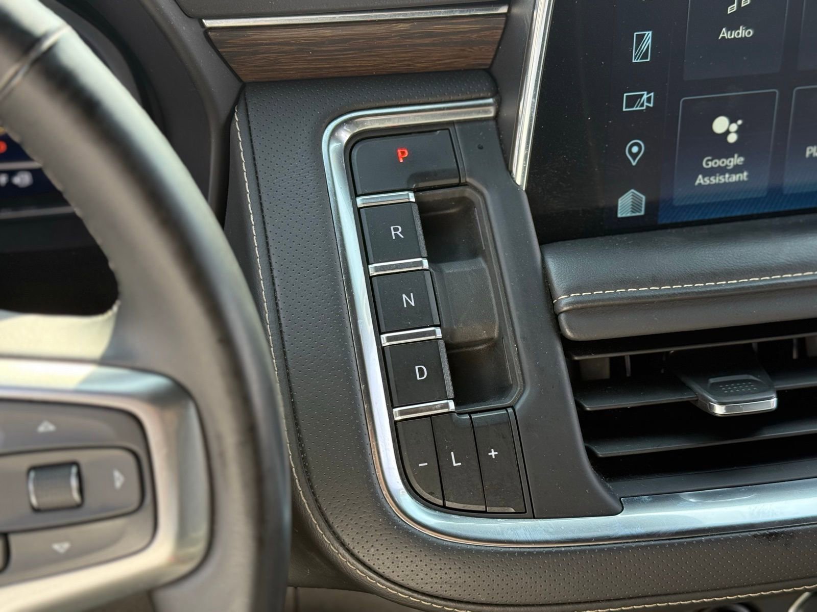 Used 2023 Chevrolet Suburban Premier image 30