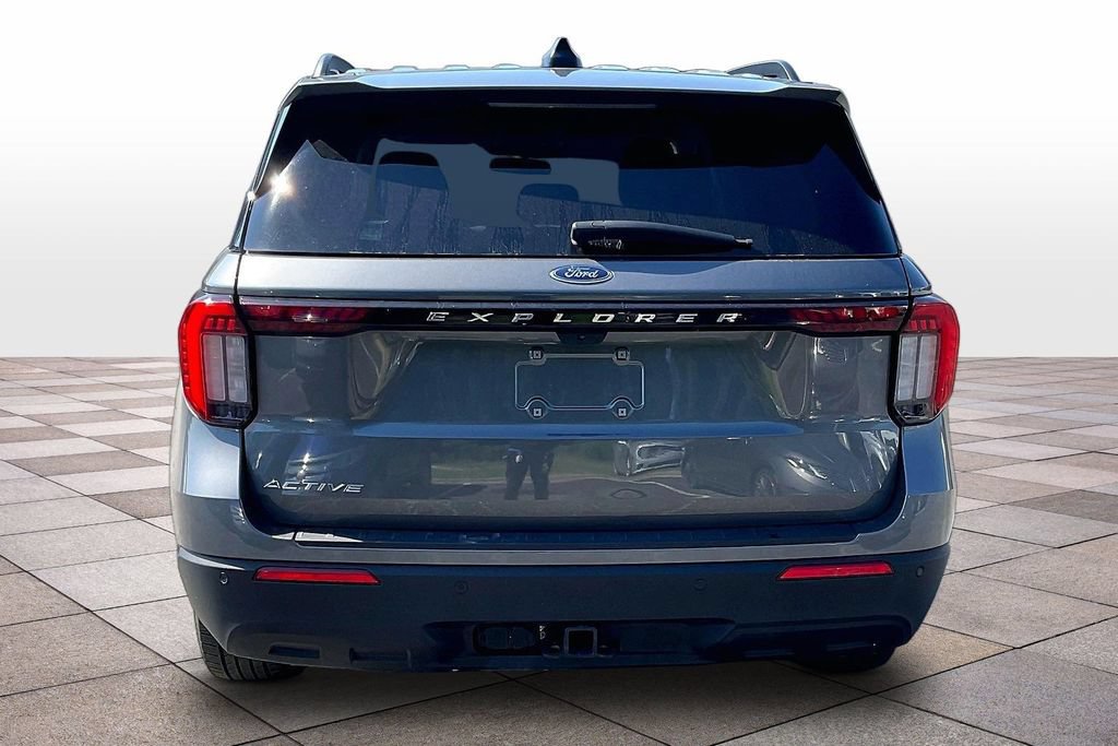 Certified 2025 Ford Explorer Active RWD image 4