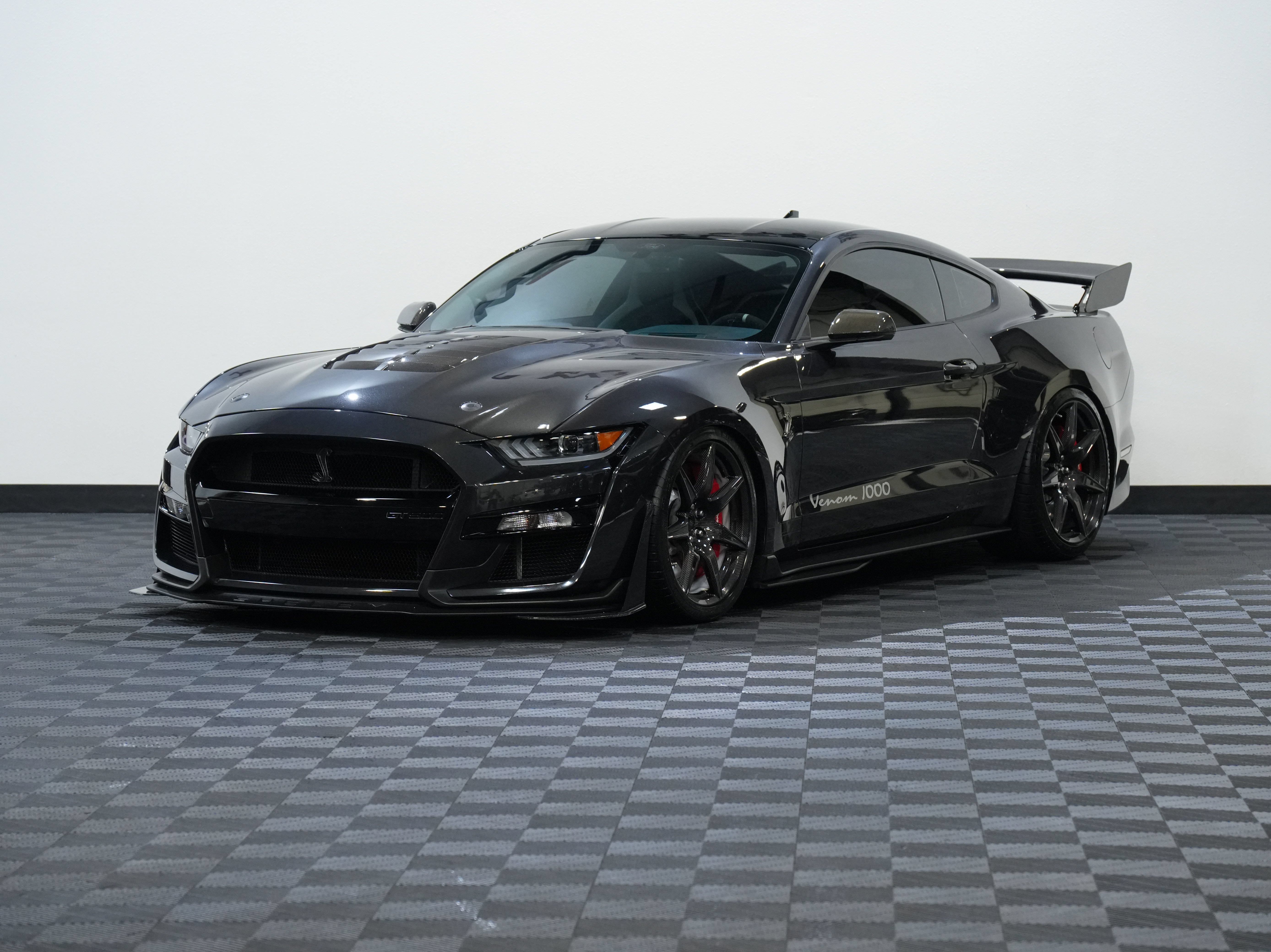 Used 2022 Ford Mustang Shelby GT500 w/ Carbon Fiber Track Pack RWD image 4