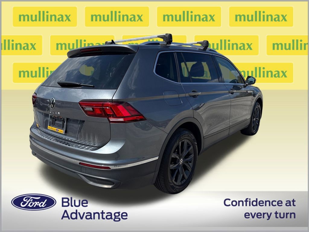 Used 2024 Volkswagen Tiguan SE w/ Panoramic Sunroof Package image 4