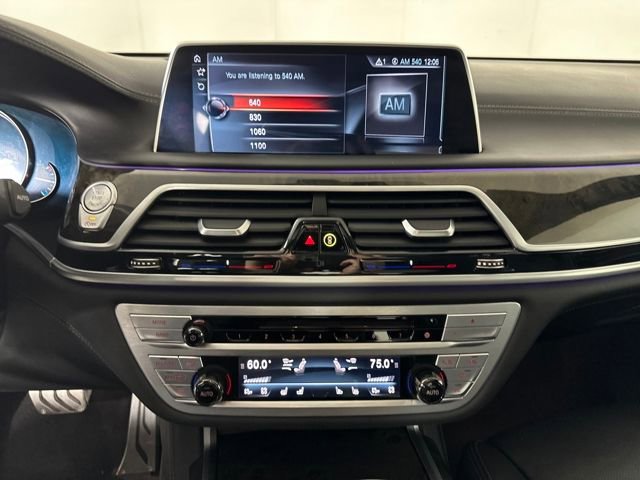 Used 2017 BMW 750i xDrive image 21