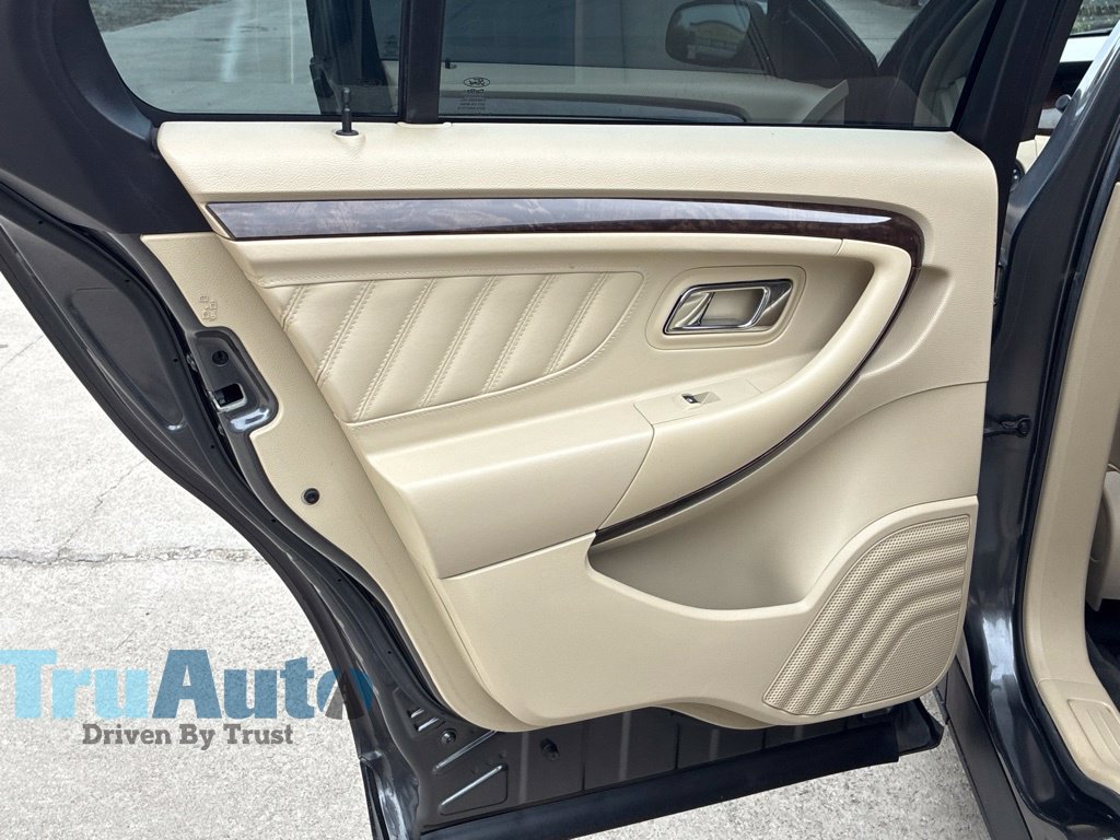 Used 2017 Ford Taurus Limited FWD image 40