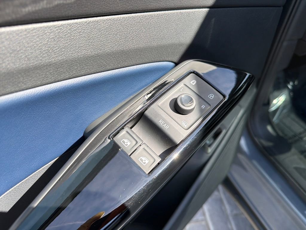 Certified 2025 Volkswagen ID.4 Pro S AWD/4WD image 13