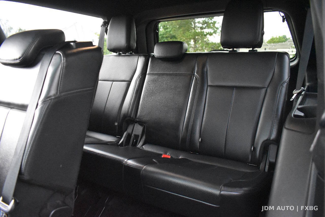 Used 2018 Ford Expedition Max XLT w/ Equipment Group 202A AWD/4WD image 16