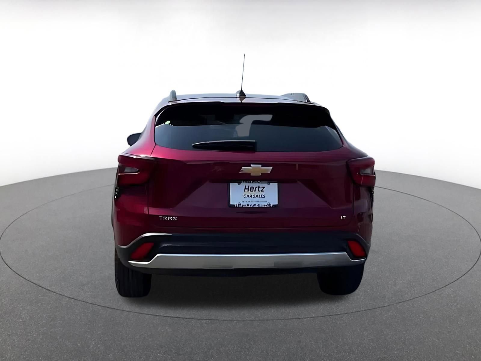 Used 2025 Chevrolet Trax LT FWD image 11