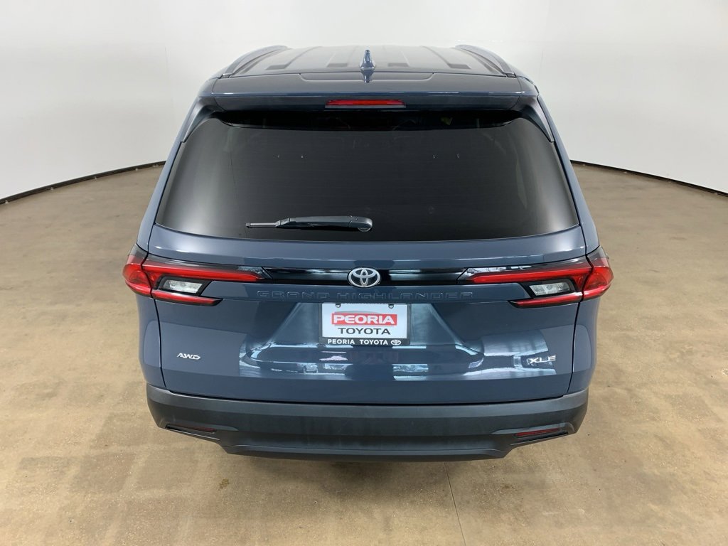 Used 2025 Toyota Grand Highlander AWD image 11
