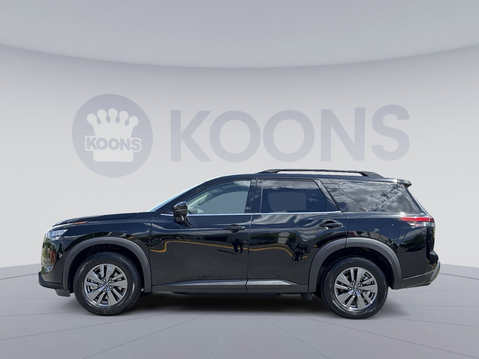 Used 2025 Nissan Pathfinder SV FWD image 7
