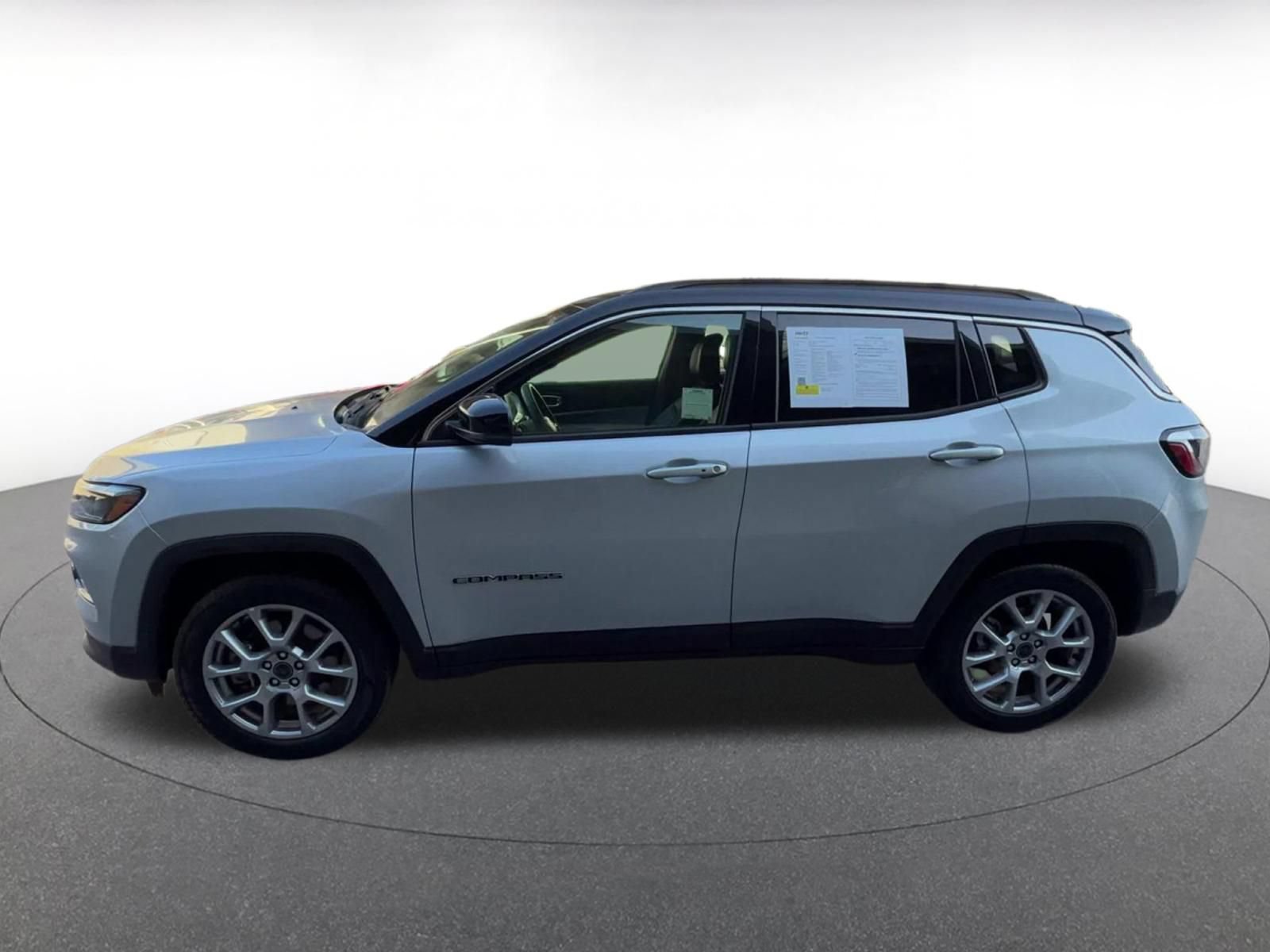 Used 2025 Jeep Compass Limited AWD/4WD image 9