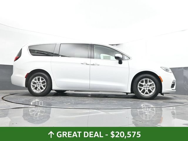 Used 2023 Chrysler Pacifica Touring-L FWD image 49