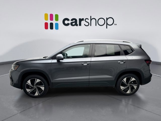 Used 2025 Volkswagen Taos SE AWD/4WD image 2