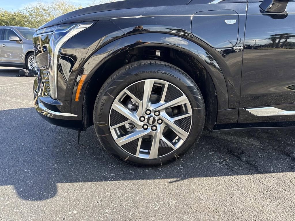 New 2026 Cadillac Optiq Luxury 2 image 10