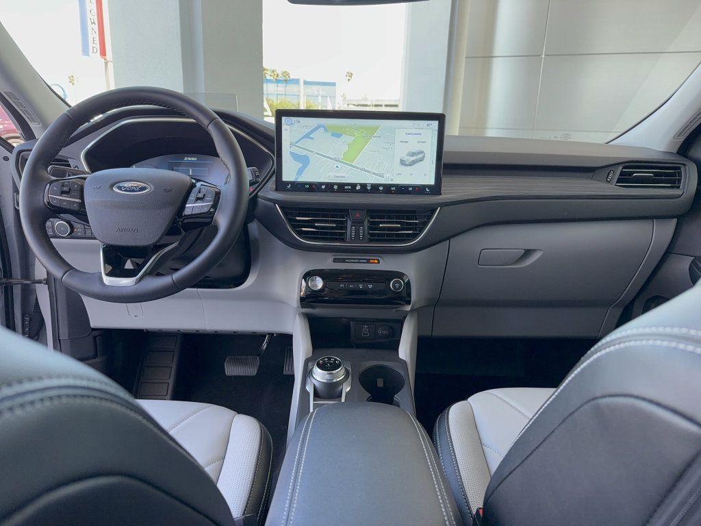 Certified 2025 Ford Escape SE w/ PHEV Premium Package FWD image 27