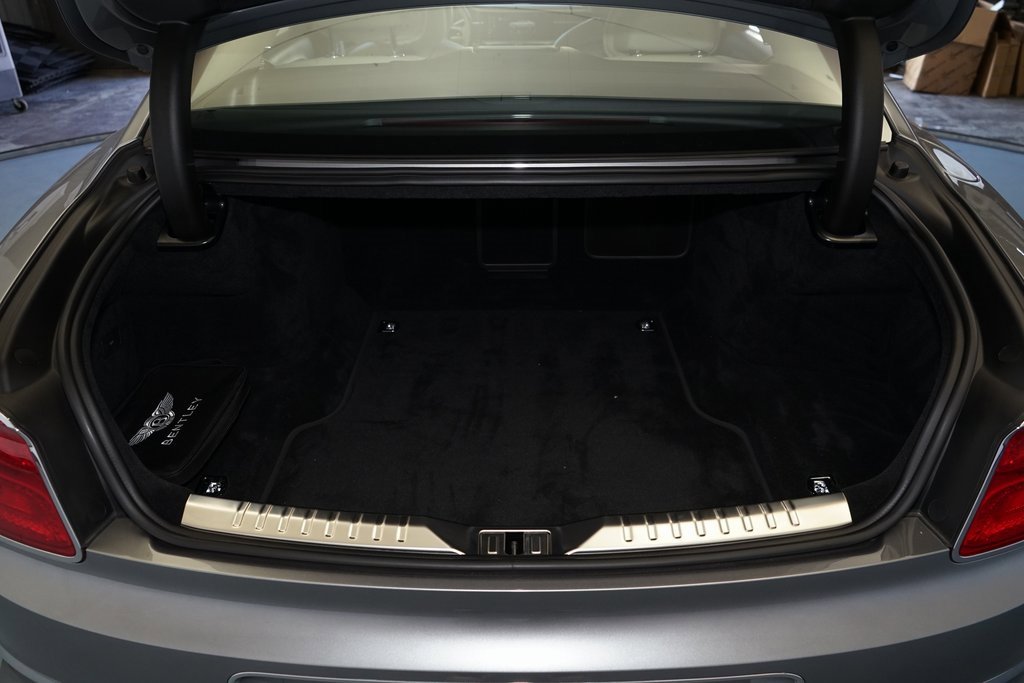 Used 2021 Bentley Flying Spur V8 image 33