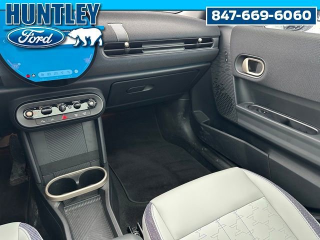 Used 2025 MINI Cooper 4-Door Hardtop image 16