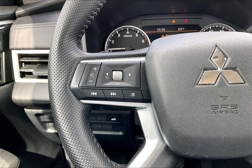 Used 2025 Mitsubishi Outlander SE FWD image 10