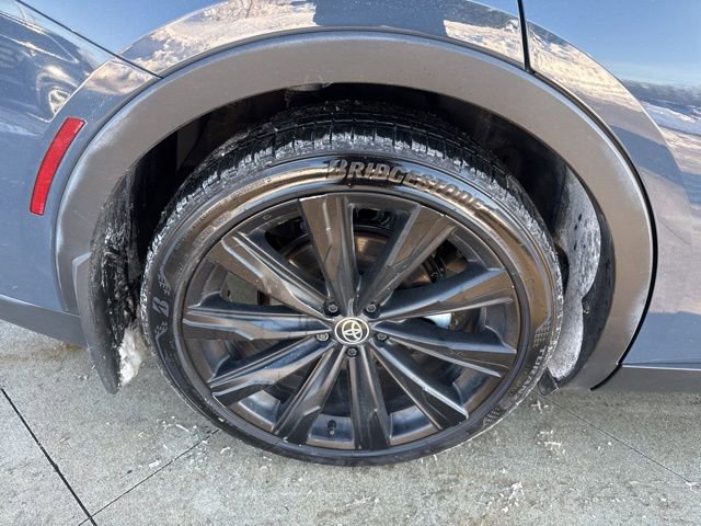 Used 2025 Toyota Crown Nightshade image 9