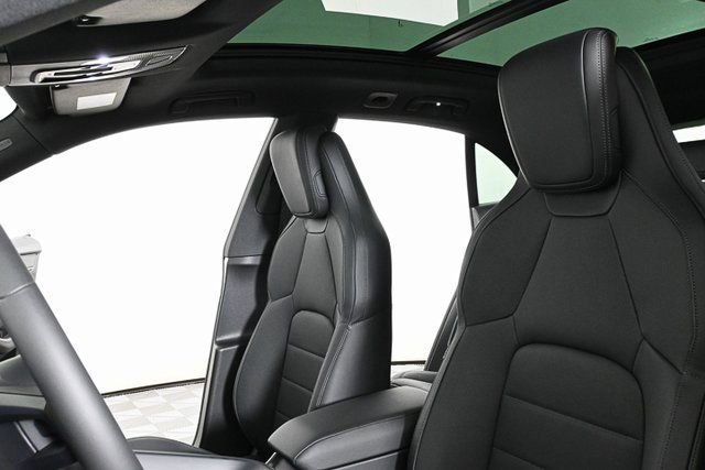 Certified 2025 Porsche Macan Electric image 5