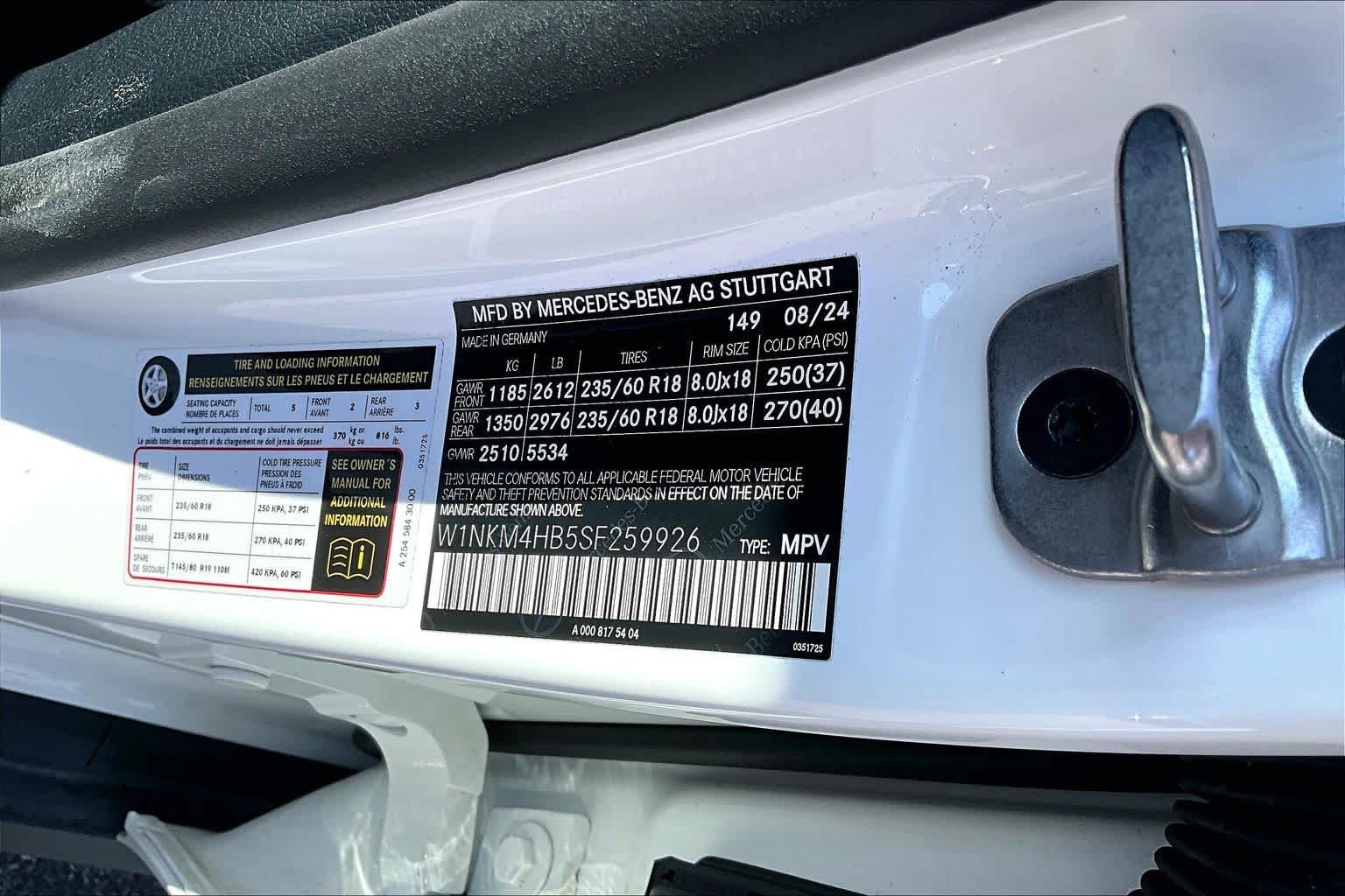 Used 2025 Mercedes-Benz GLC 300 4MATIC image 36