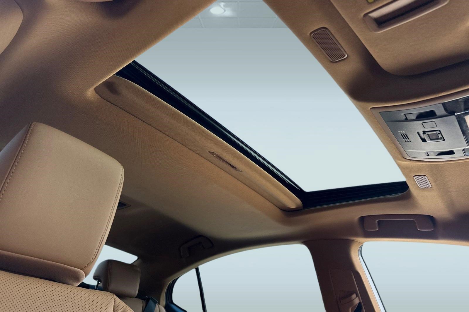 Used 2025 Lexus ES 300h w/ Premium Package image 15