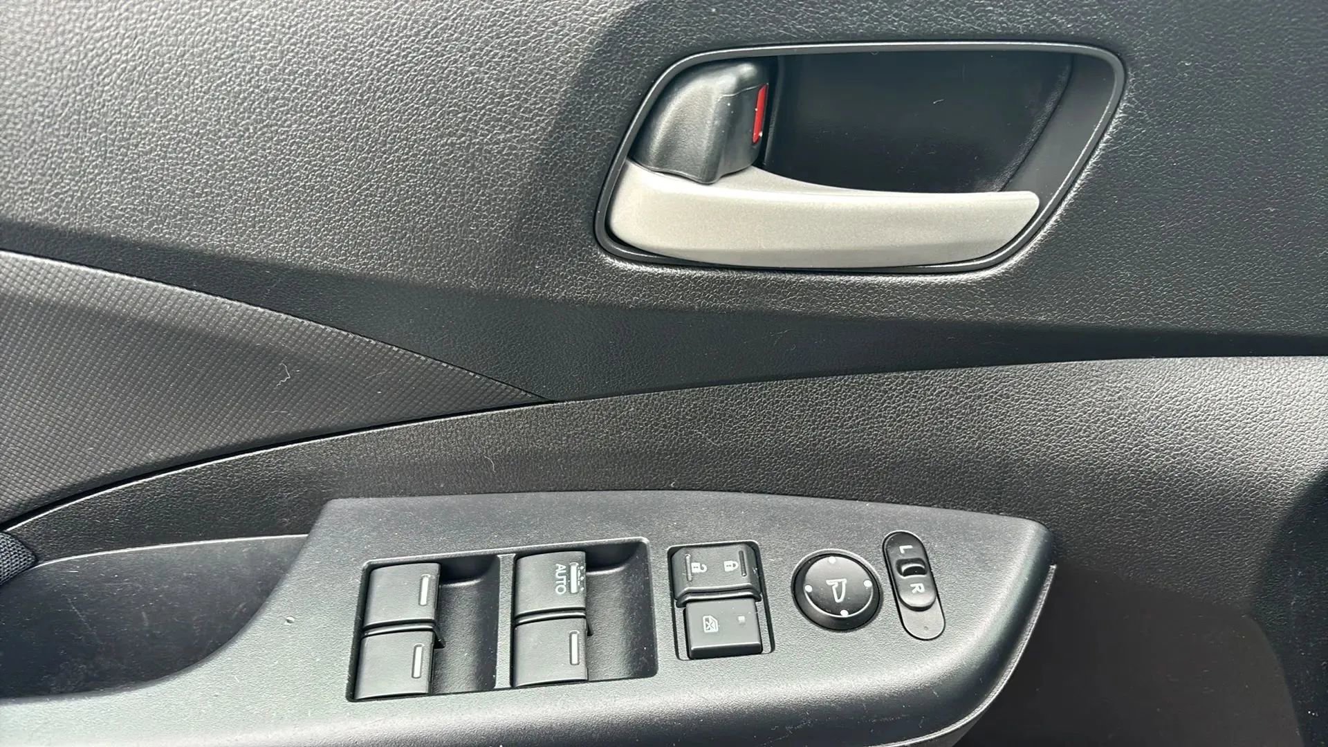 Used 2016 Honda CR-V LX image 19