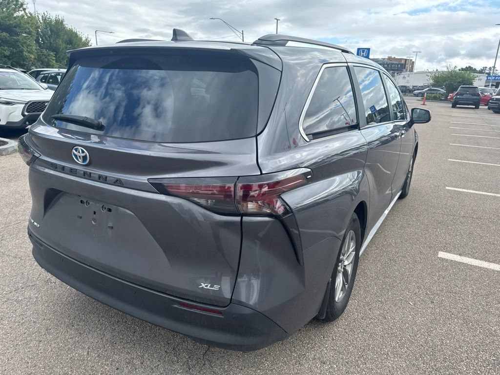 Used 2025 Toyota Sienna XLE w/ XLE Plus Package AWD/4WD image 7