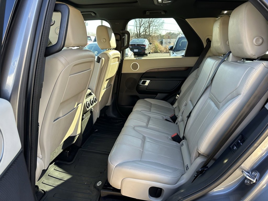 Used 2019 Land Rover Discovery HSE image 22