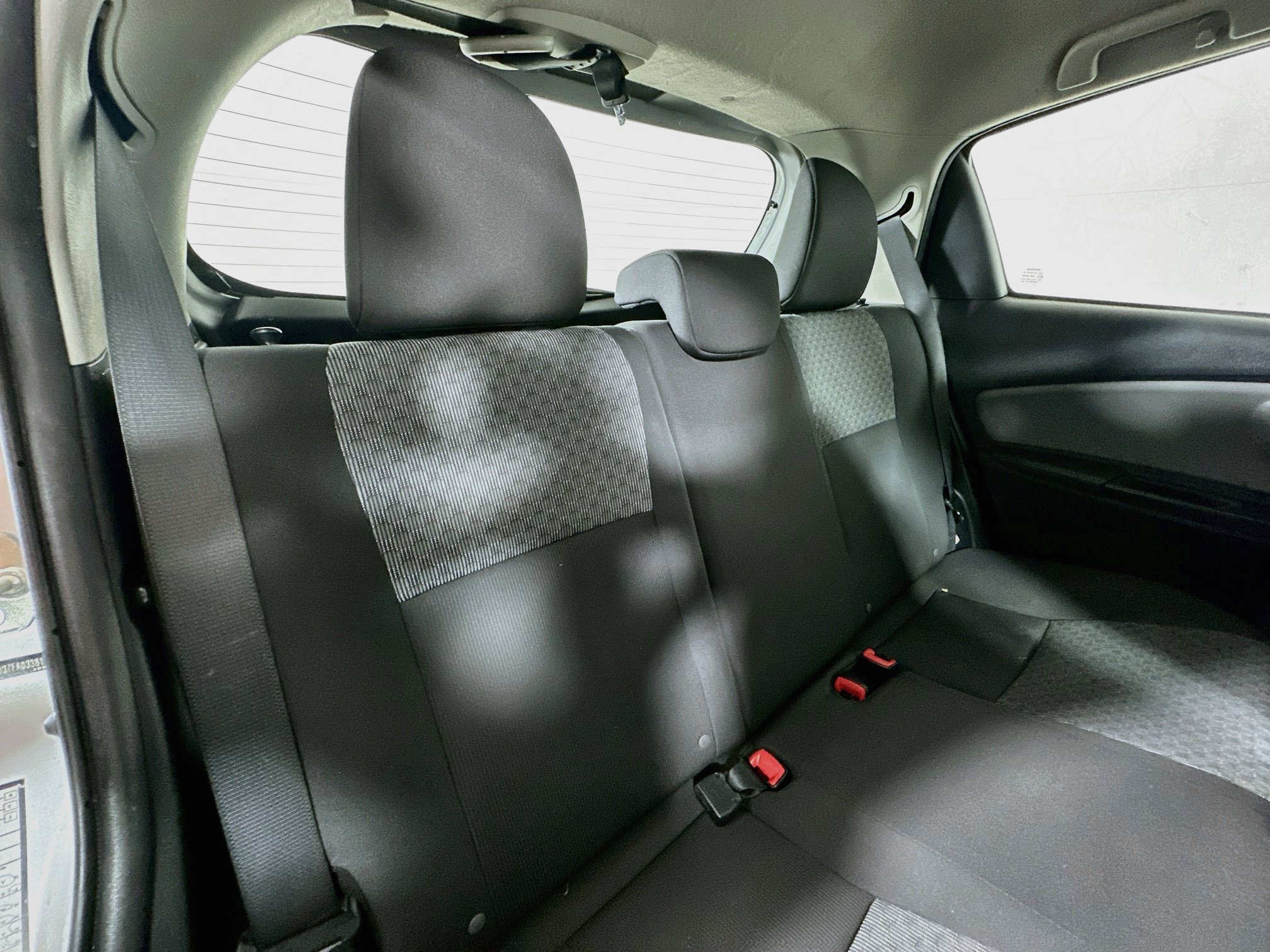 Used 2015 Toyota Yaris LE FWD image 23