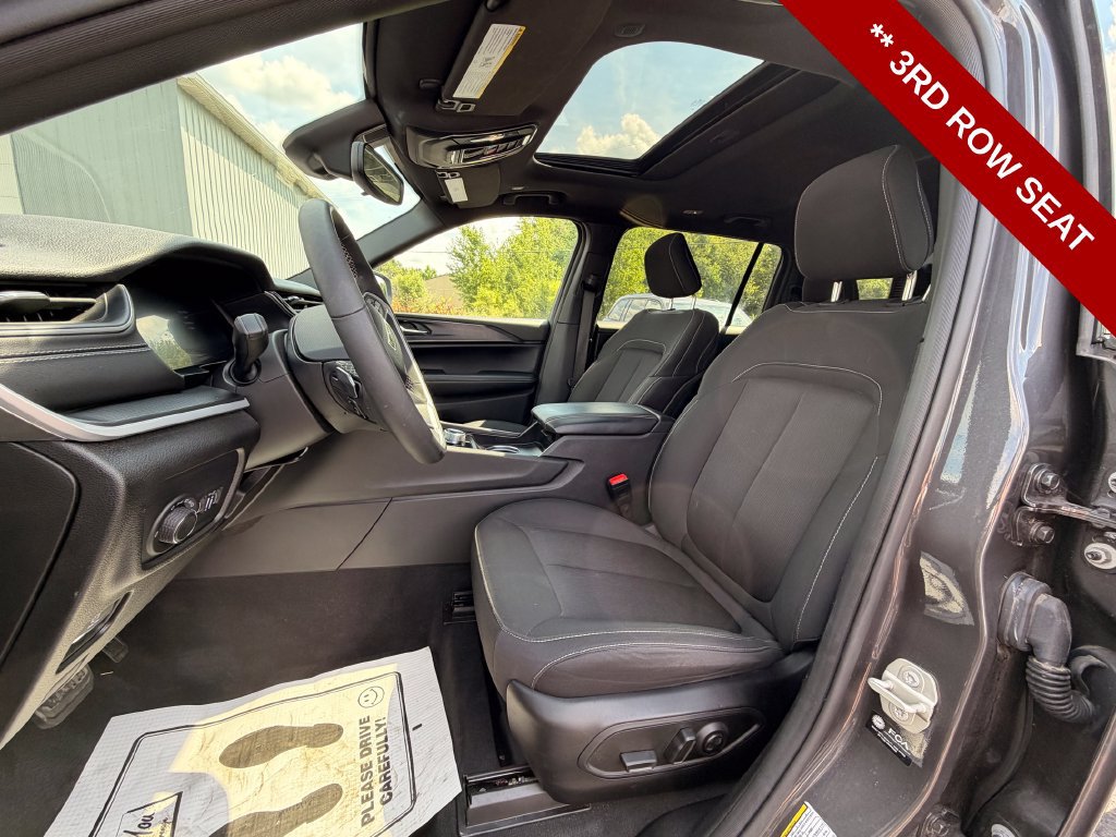 Used 2024 Jeep Grand Cherokee L Laredo w/ Luxury Tech Group I AWD/4WD image 12