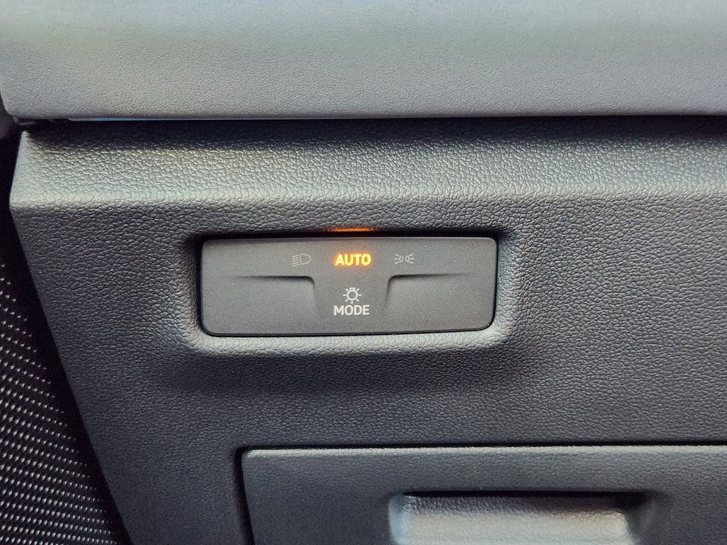 New 2026 Volkswagen Tiguan SE image 11