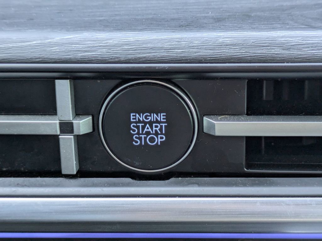 Used 2025 Hyundai Santa Fe Limited image 30