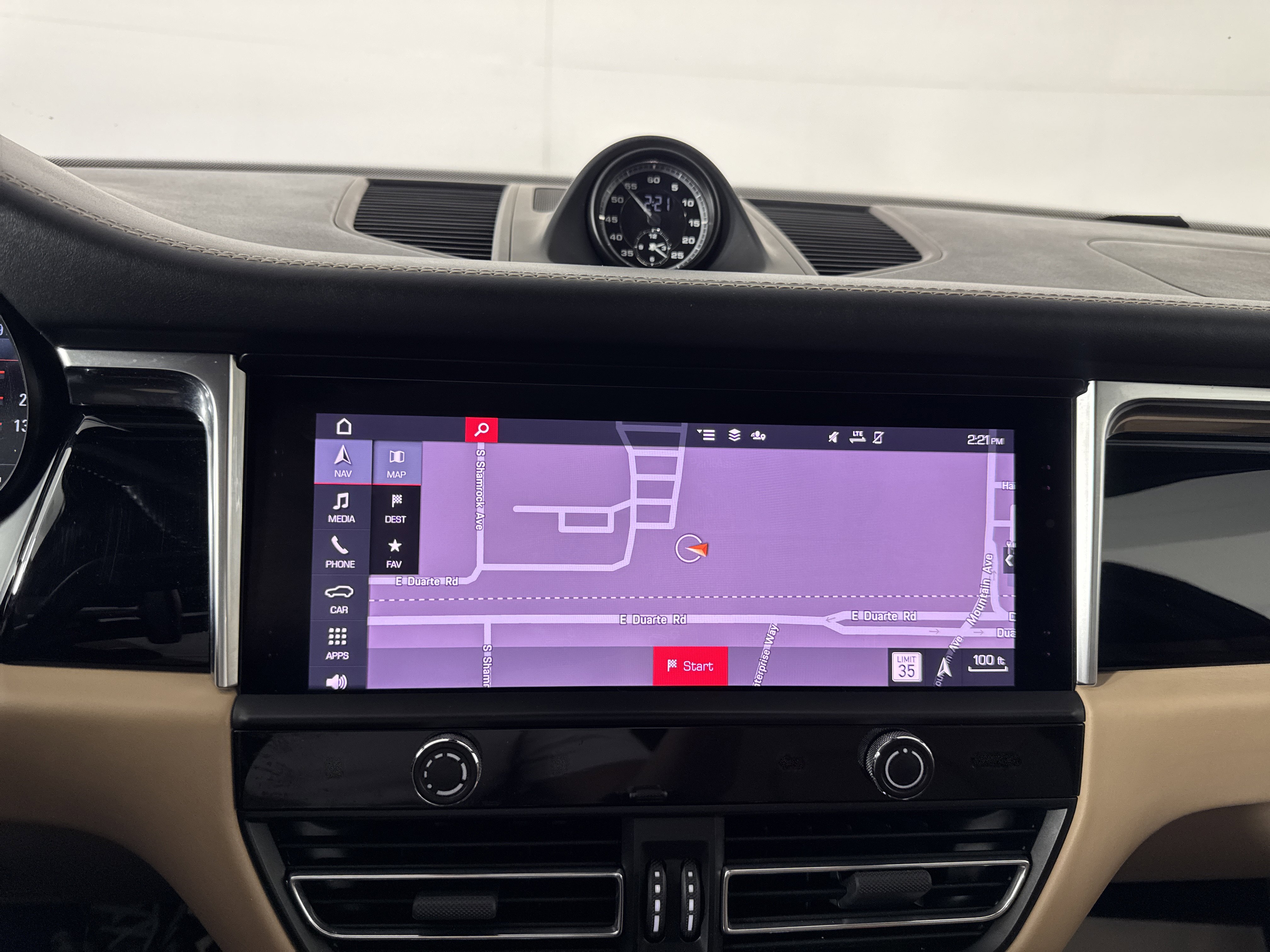 Used 2023 Porsche Macan Turbo image 32